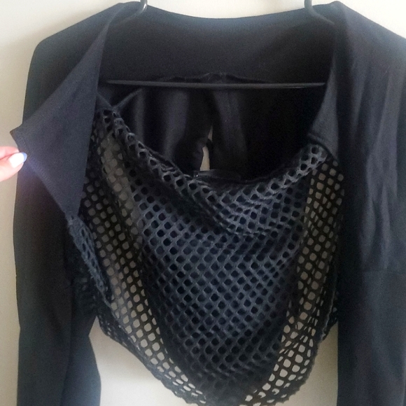 Open Front Crop Top - Picture 5 of 5